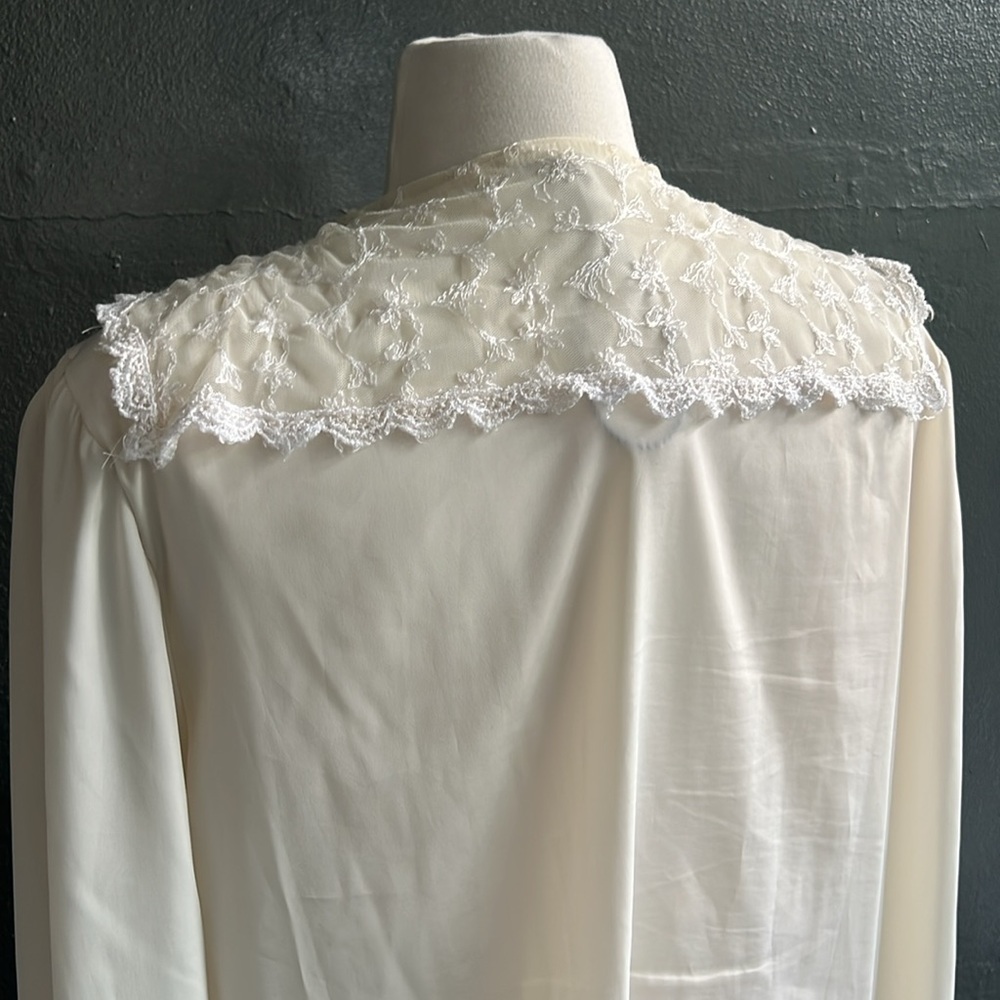 Chic White Lace Trim Blouse - Picture 6 of 10